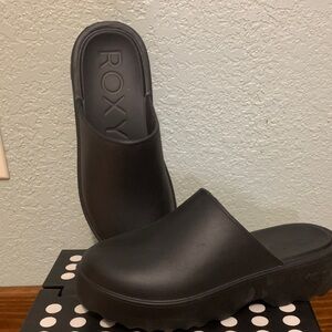 Roxy Classic Black Clogs